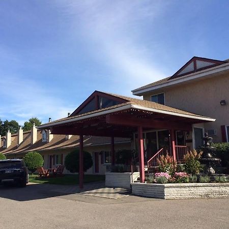 Motel Des Pentes Et Suites Saint-Sauveur-des-Monts Εξωτερικό φωτογραφία