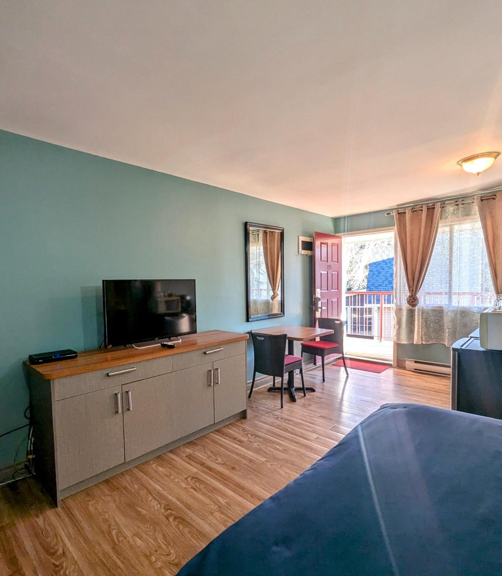 Motel Des Pentes Et Suites Saint-Sauveur-des-Monts Εξωτερικό φωτογραφία