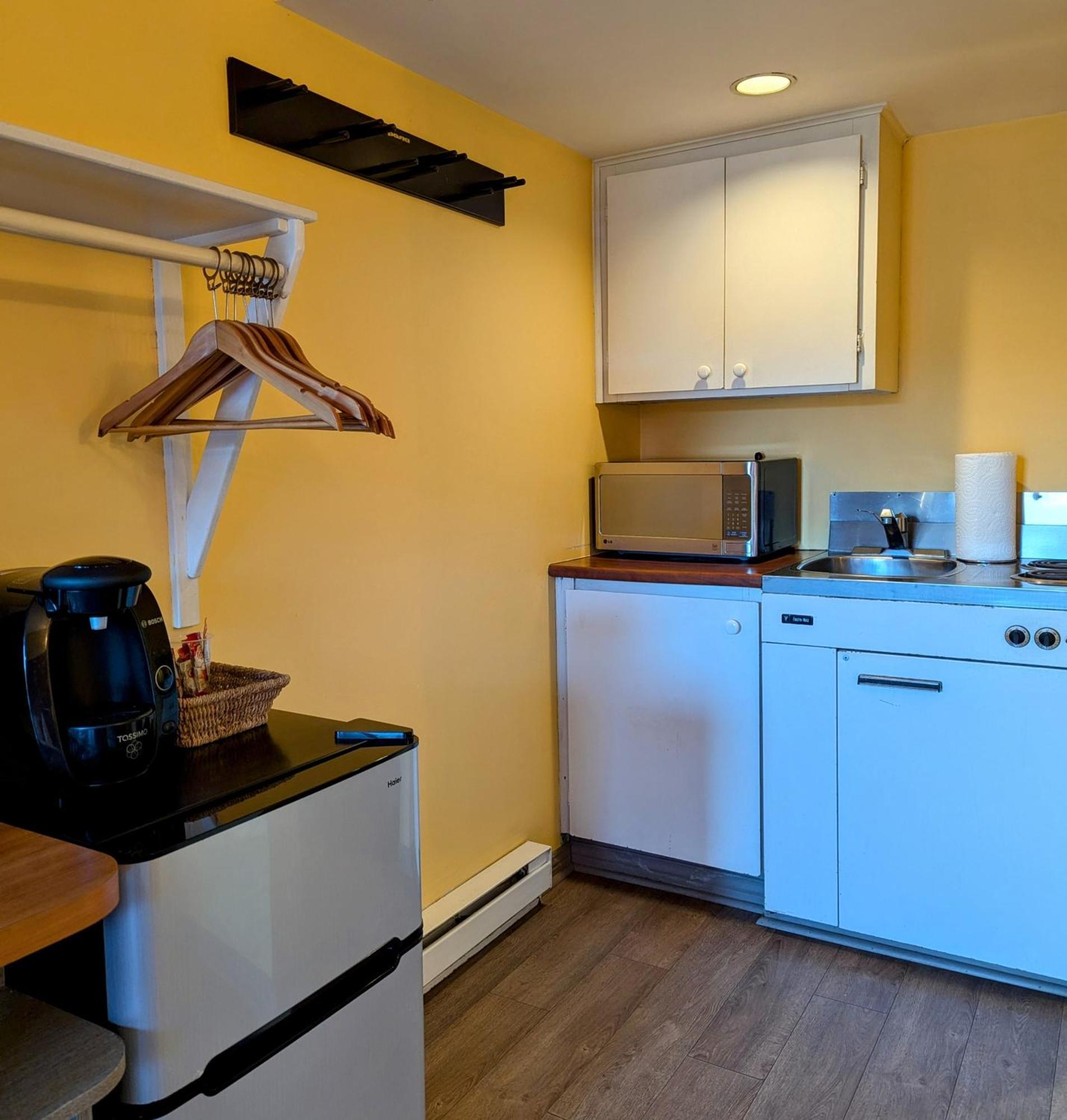 Motel Des Pentes Et Suites Saint-Sauveur-des-Monts Εξωτερικό φωτογραφία