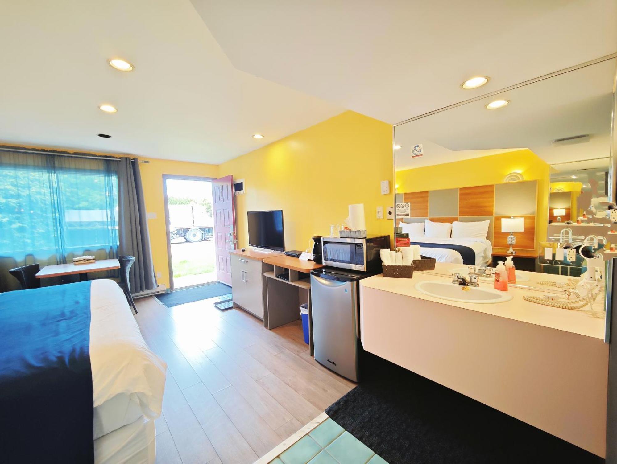 Motel Des Pentes Et Suites Saint-Sauveur-des-Monts Εξωτερικό φωτογραφία