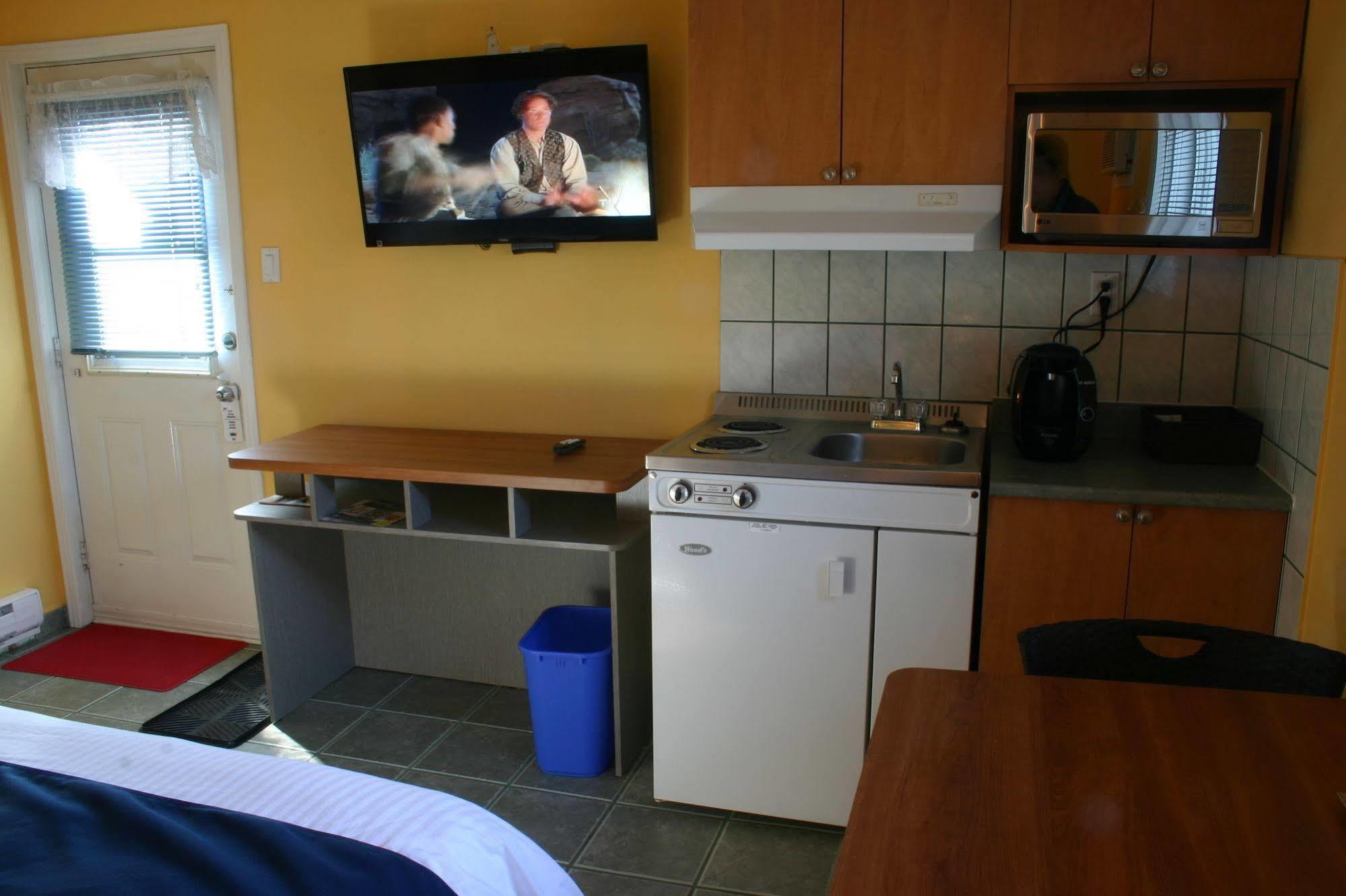 Motel Des Pentes Et Suites Saint-Sauveur-des-Monts Εξωτερικό φωτογραφία